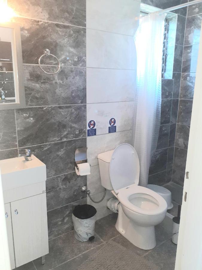 Issos Apartments Агиос Георгиос Екстериор снимка