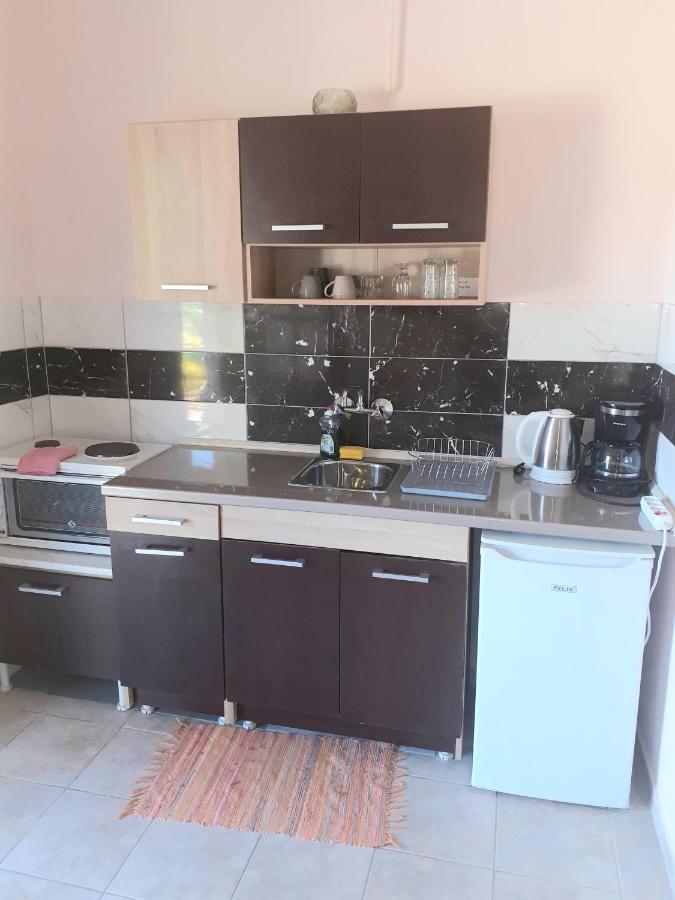 Issos Apartments Агиос Георгиос Екстериор снимка