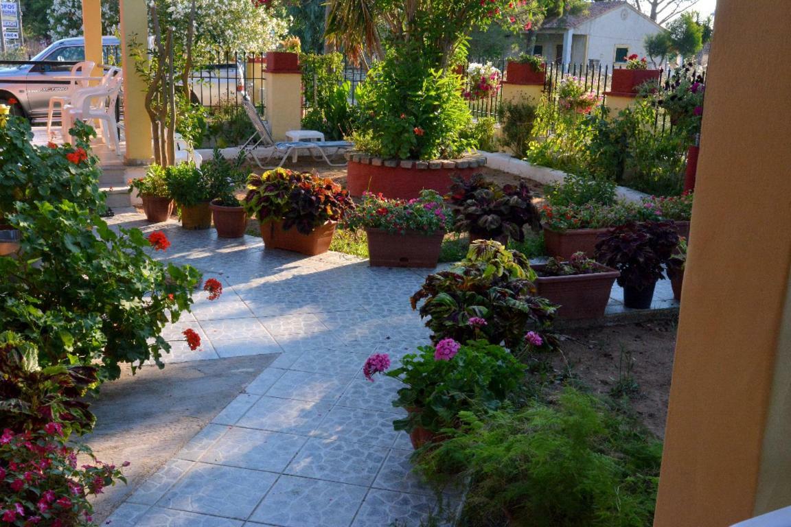 Issos Apartments Агиос Георгиос Екстериор снимка